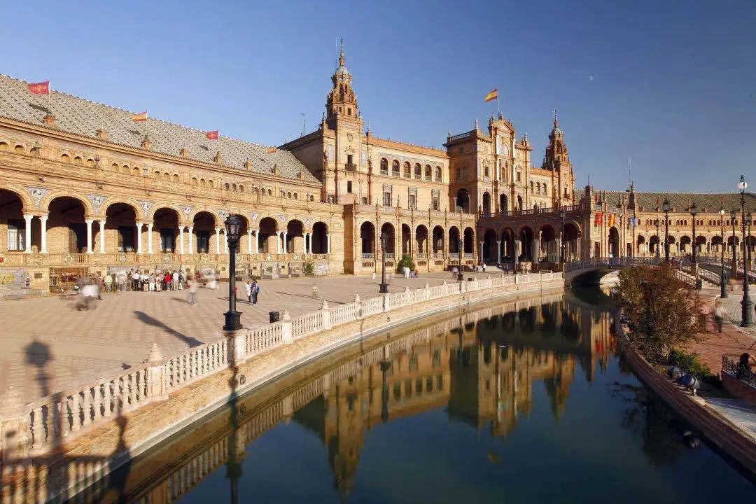 2020西班牙依然保持良好国际声誉，哪些身份能移居西班牙？