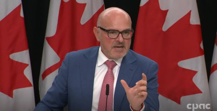 加拿大移民部长